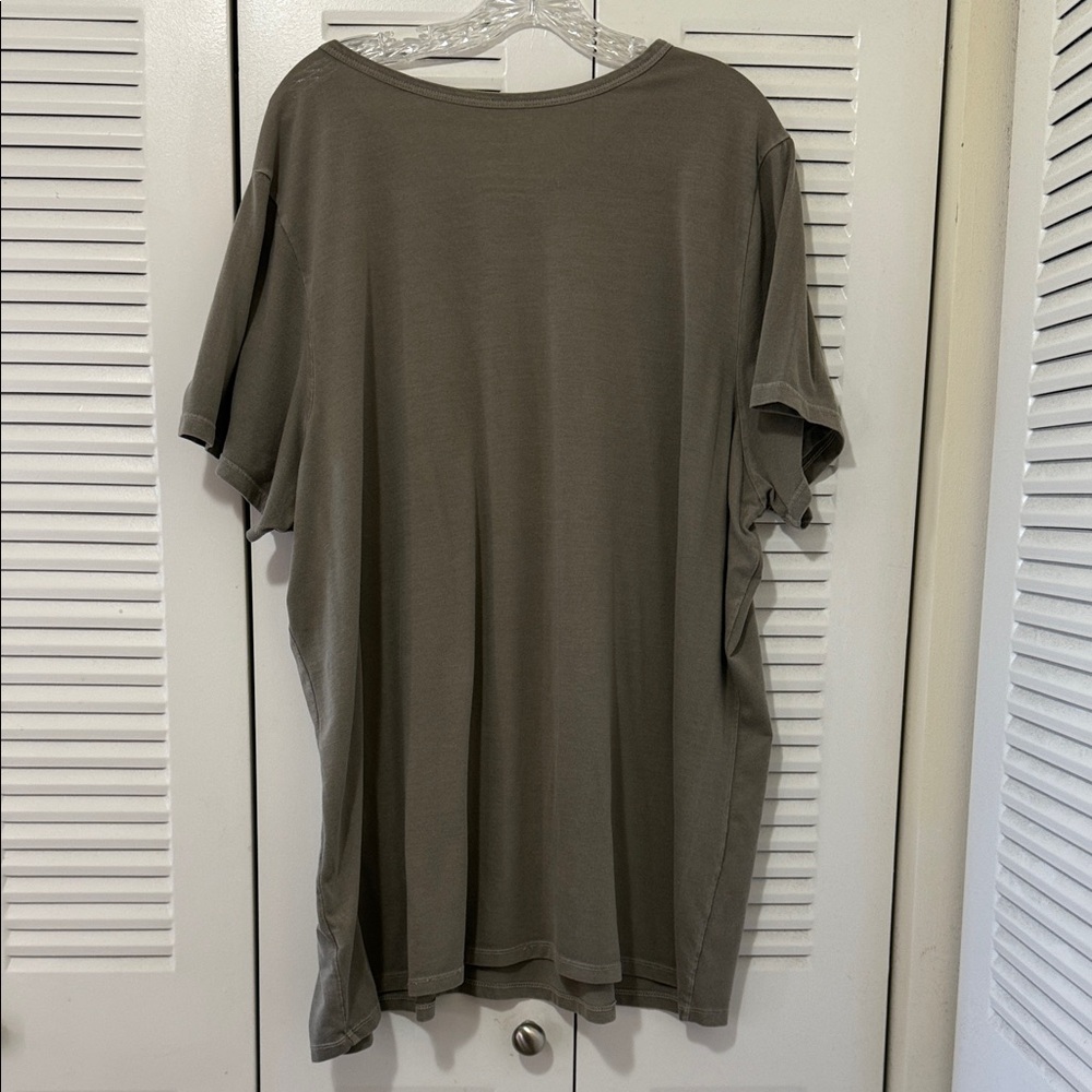 Torrid Olive Funny Novelty Tee Fun Fact - Picture 3 of 3